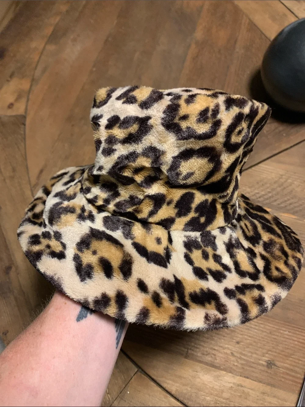 Vintage velvet leopard hat - Picture 1 of 5